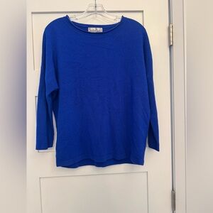 Small Noveaux Women's Royal Blue Lightweight Long Sleeve Sweater